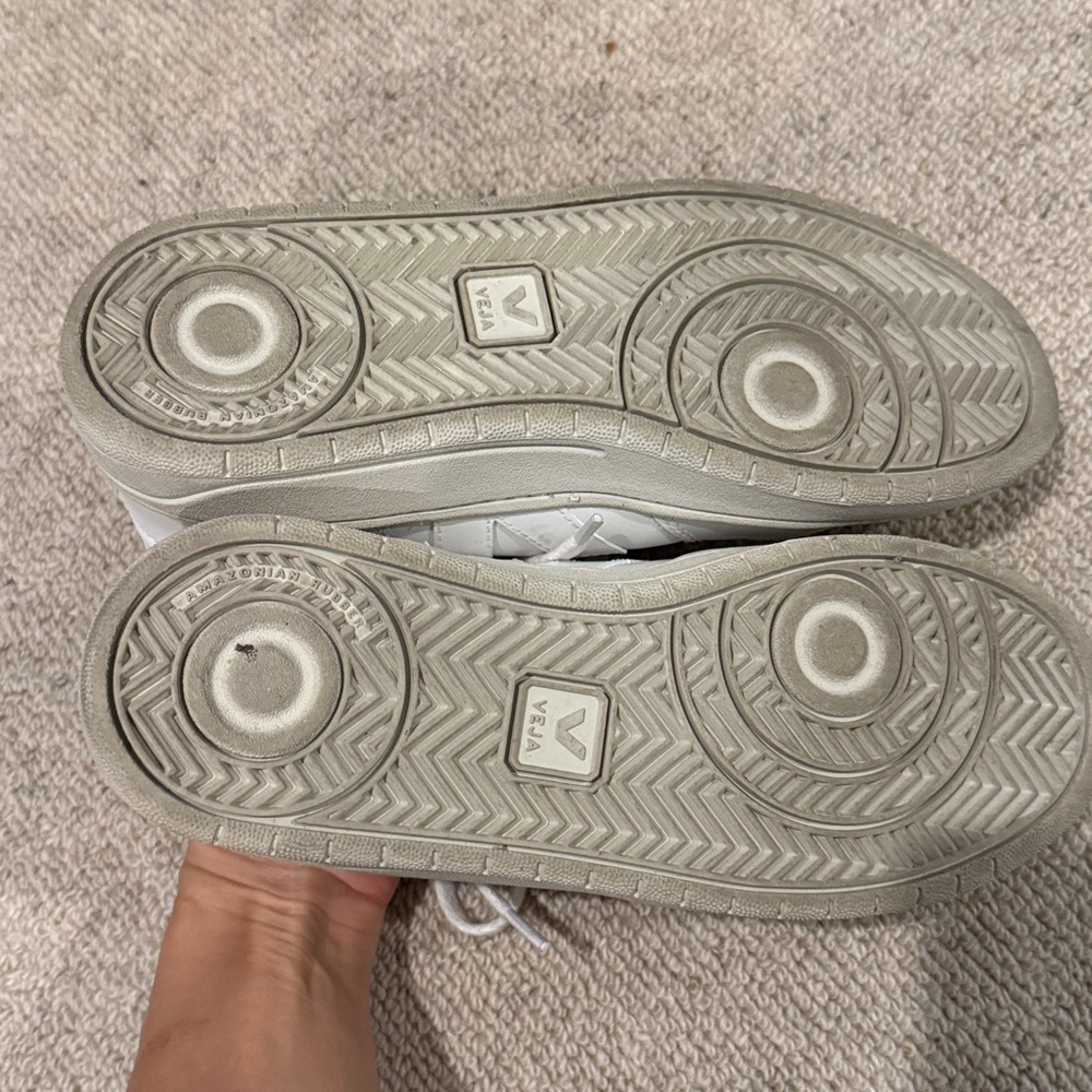 Veja V-90 Women's White Sneakers Size 9 - Picture 7 of 10